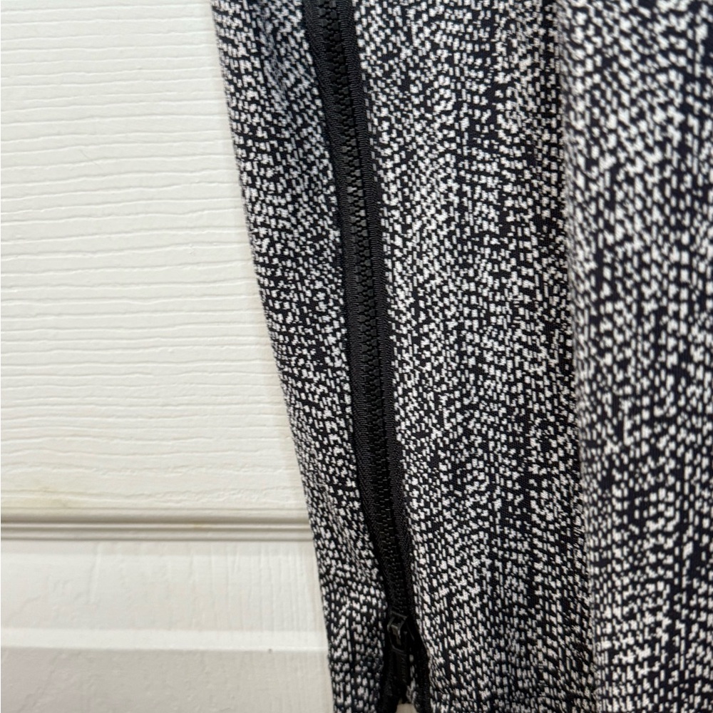 Athleta Delancy Motto Chic Gray Patterned Leggings - image 3